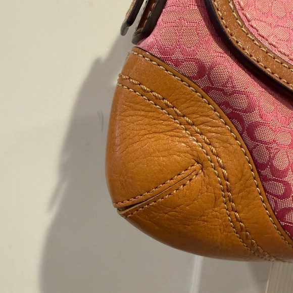 Coach Pink and Tan Shoulder Bag - Picture 4 of 16